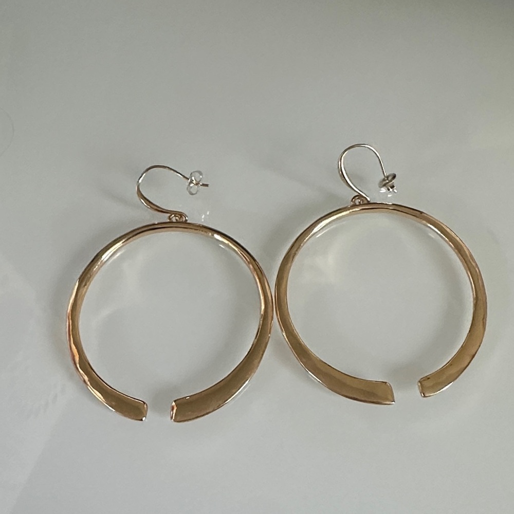 Elegant Gold Hoop Earrings